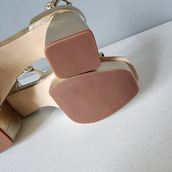 Bernardo Platform Sandals "LIKE NEW" - Picture 15 of 16